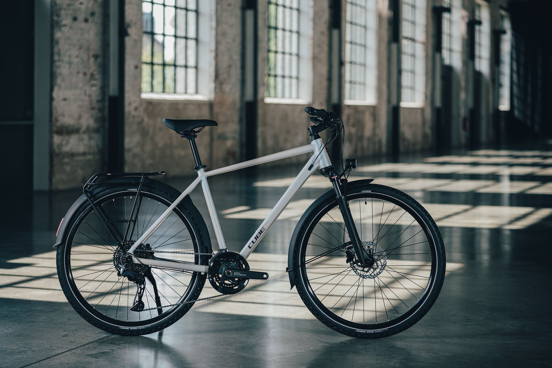 Cube Nature EXC FE glintsand´n´black 2027 – Crossrad – Seitenansicht 1