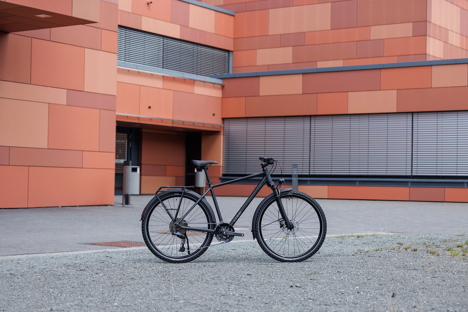 Cube Nature EXC FE grey´n´chrome 2027 – Crossrad – Seitenansicht 1