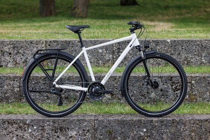 Cube Nature Pro FE metallicwhite´n´reflex 2027 – Crossrad – Seitenansicht 1