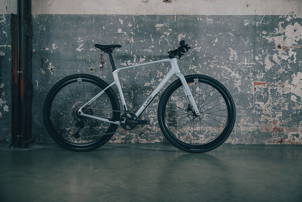 Cube Nulane C:62 SLX glacier´n´black 2027 – Fitnessbike – Seitenansicht 1