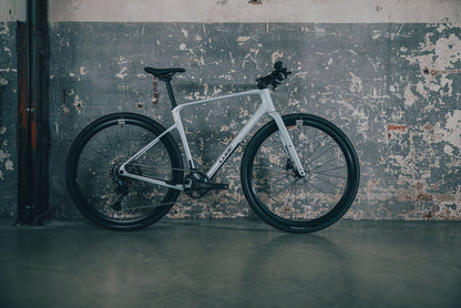 Cube Nulane C:62 SLX glacier´n´black 2027 – Fitnessbike – Seitenansicht 1
