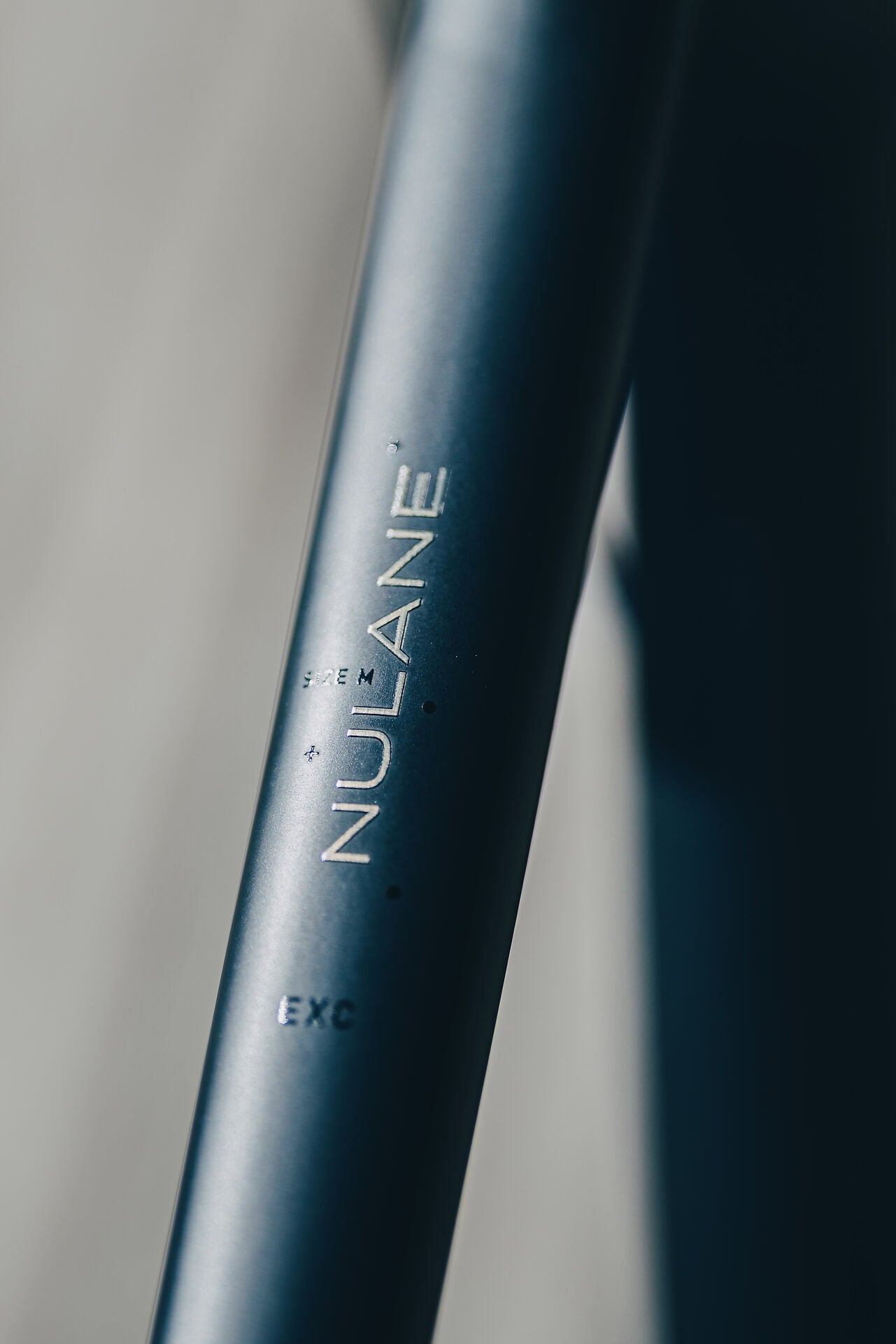 Cube Nulane Deluxe EXC grey´n´chrome 2027 – Fitnessbike – Detailansicht 12