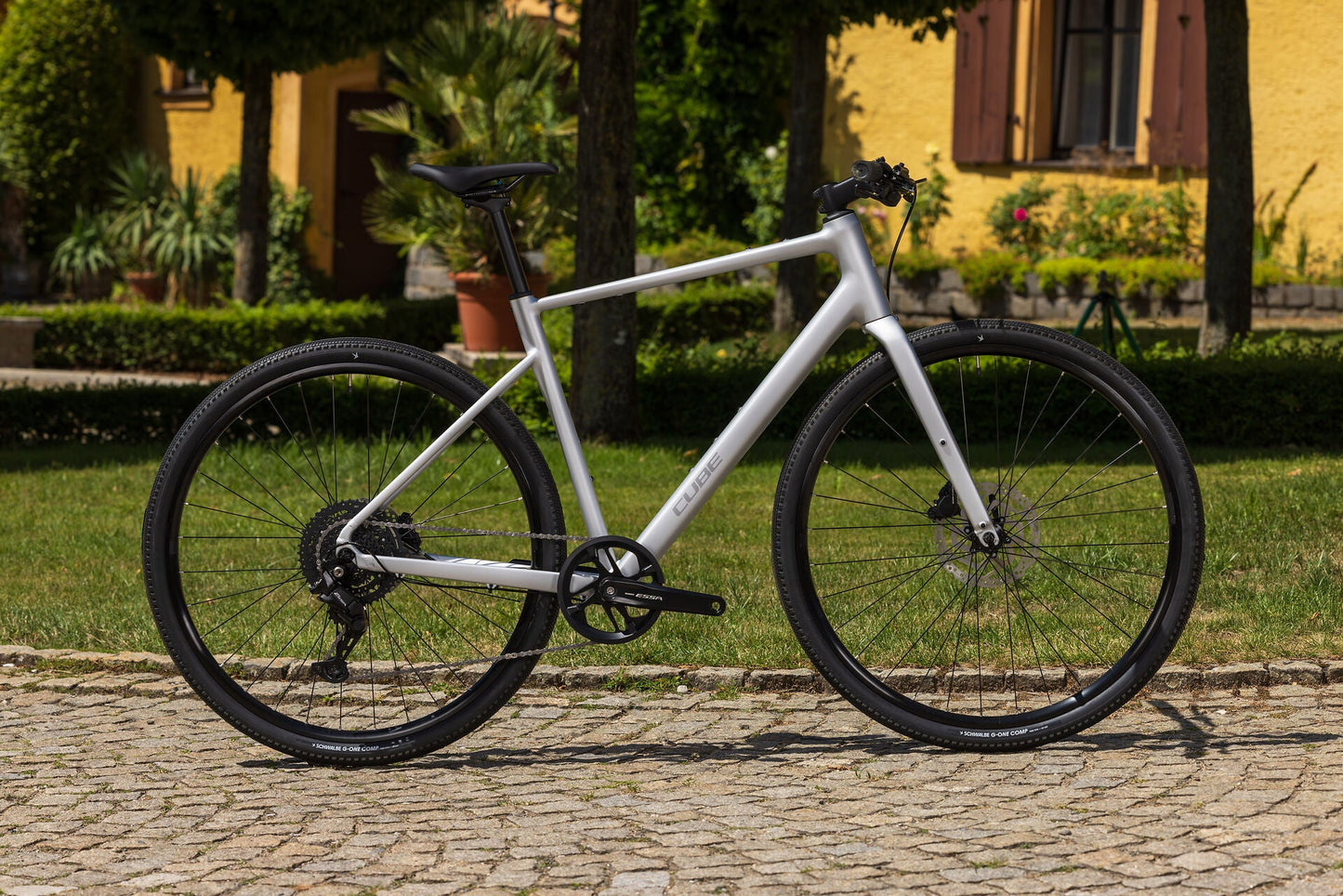 Cube Nulane ONE silverstar´n´reflex 2027 – Fitnessbike – Seitenansicht 1