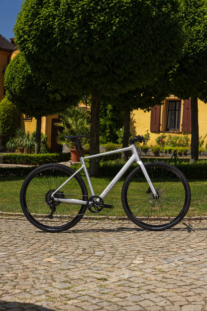 Cube Nulane ONE silverstar´n´reflex 2027 – Fitnessbike – Seitenansicht 3