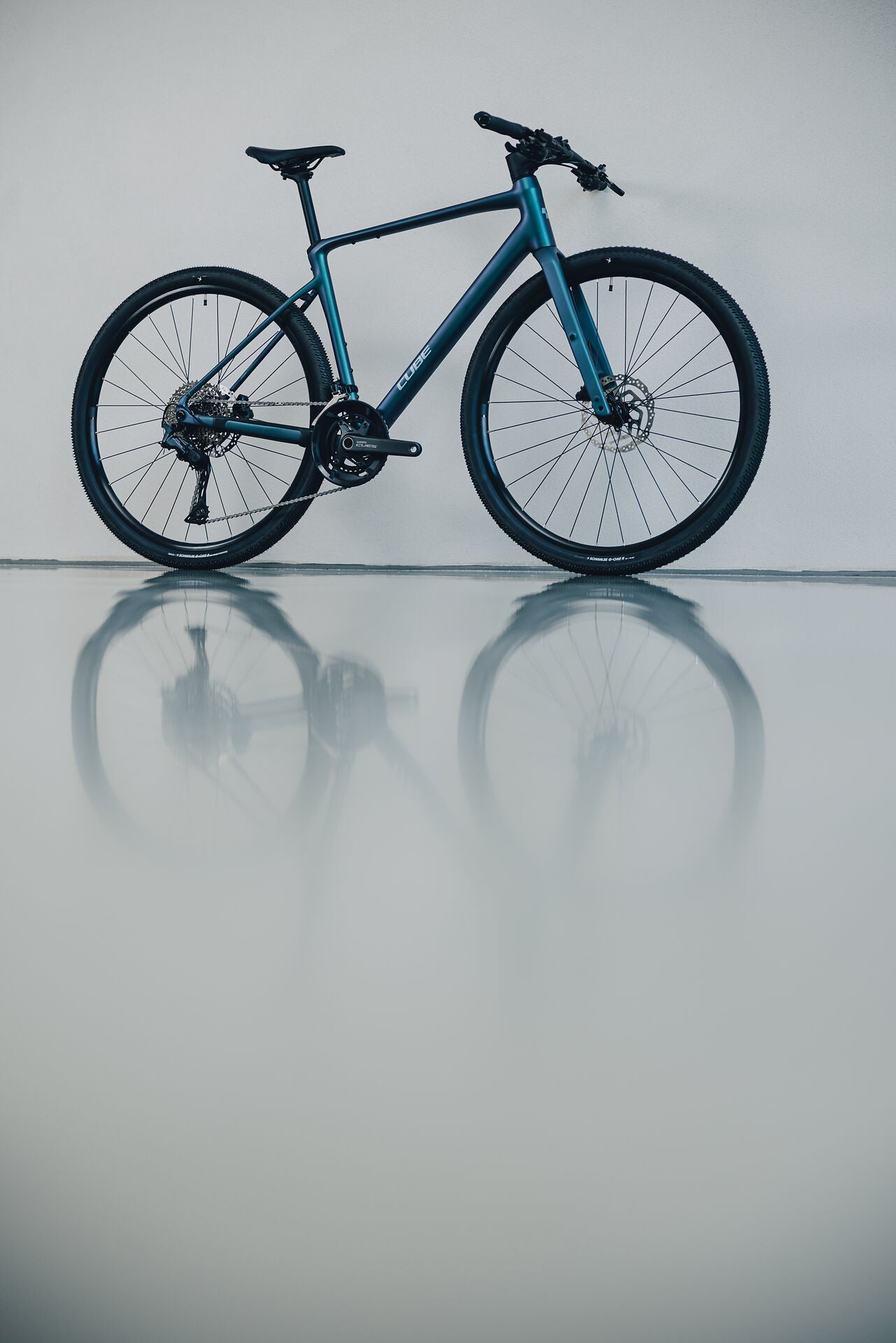 Cube Nulane Race smaragdgrey´n´prizm 2027 – Fitnessbike – Seitenansicht 3