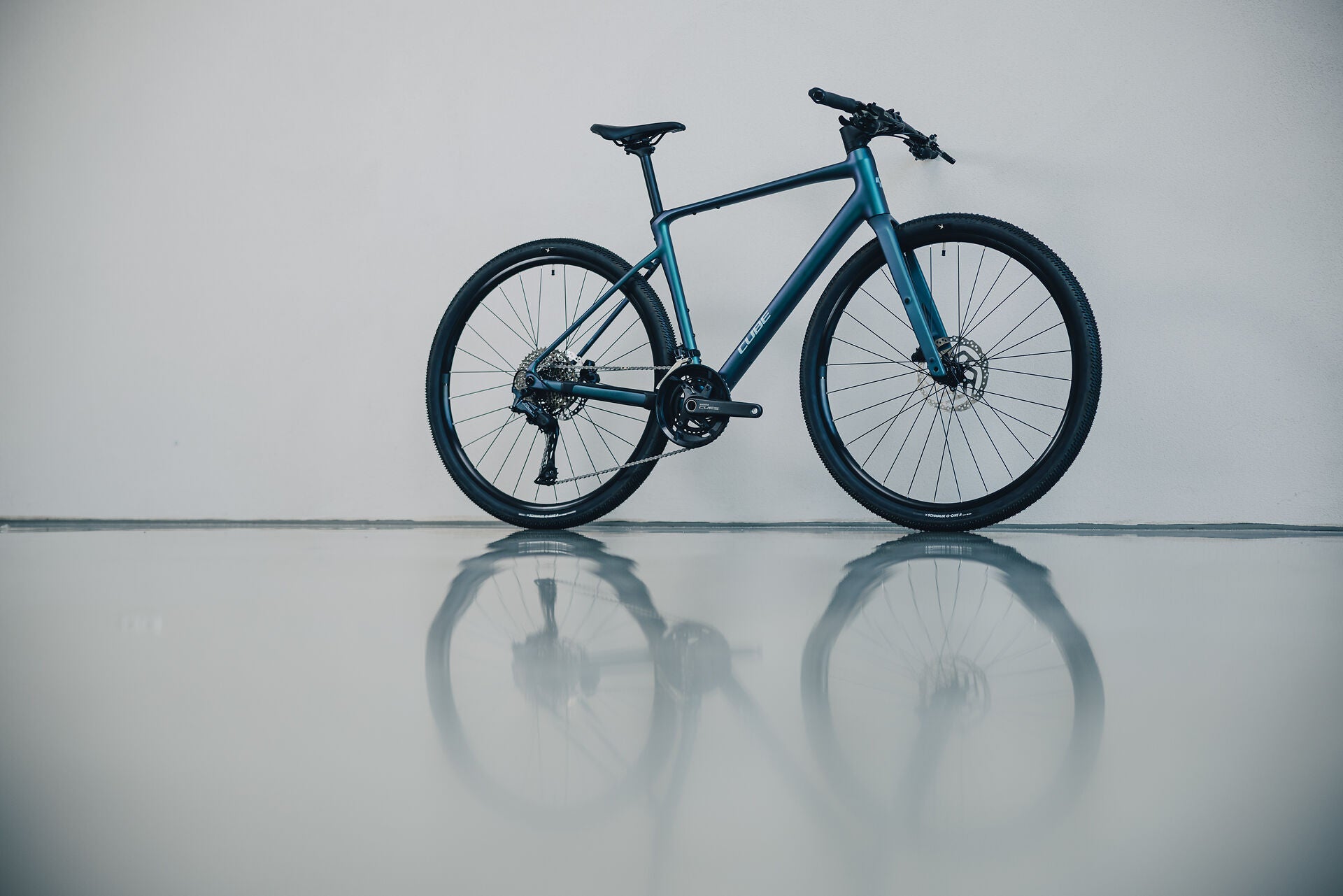 Cube Nulane Race smaragdgrey´n´prizm 2027 – Fitnessbike – Seitenansicht 4