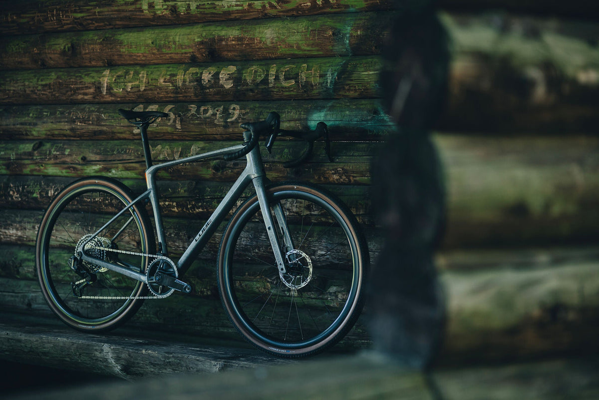 Cube Nuroad C:62 EXC wolf´n´fibre 2027 – Gravelbike – Seitenansicht 1