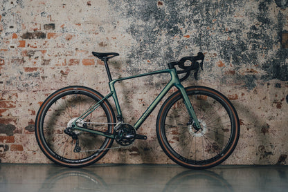 Cube Nuroad C:62 Race jungali´n´black 2027 – Gravelbike – Seitenansicht 1