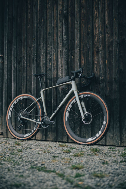 Cube Nuroad C:62 SLX glintsand´n´black 2027 – Gravelbike – Seitenansicht 3