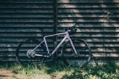 Cube Nuroad EX bubblegum´n´black 2027 – Gravelbike – Seitenansicht 1