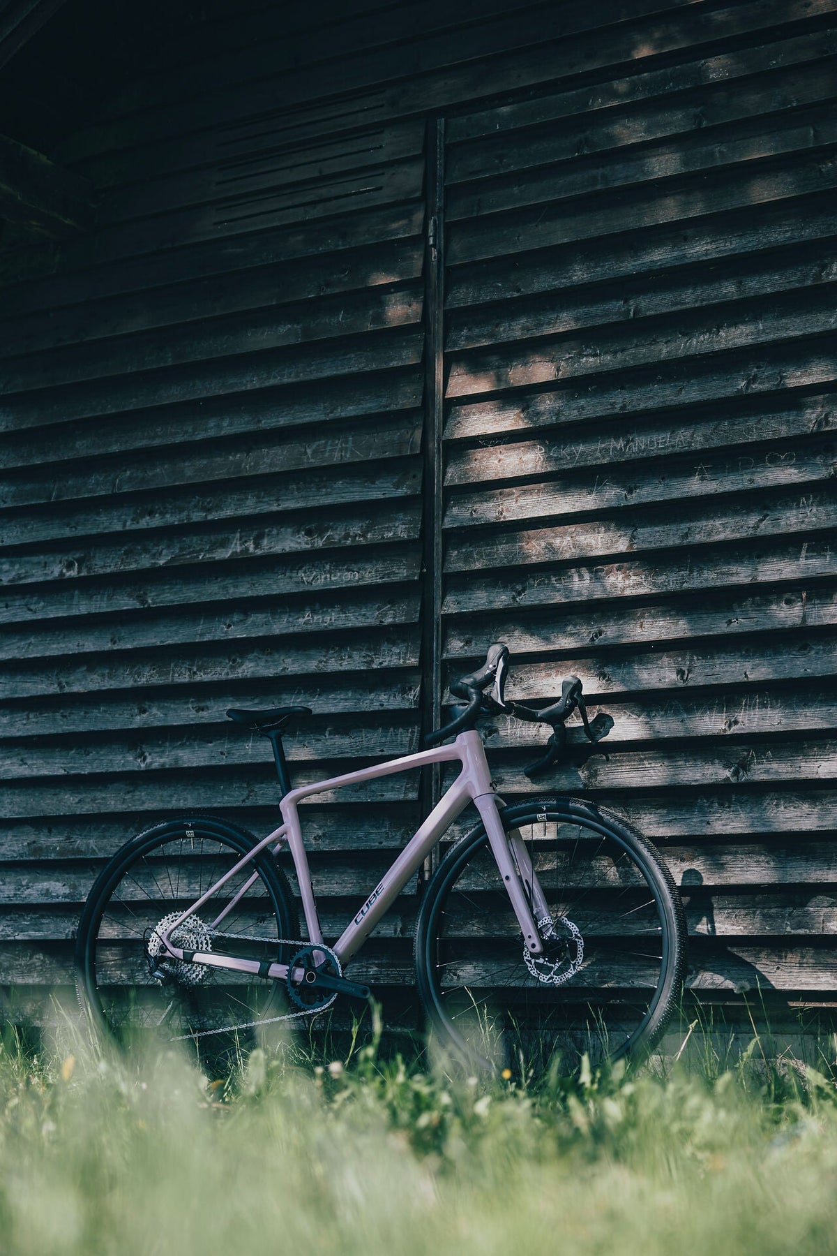 Cube Nuroad EX bubblegum´n´black 2027 – Gravelbike – Seitenansicht 3