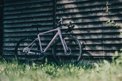 Cube Nuroad EX bubblegum´n´black 2027 – Gravelbike – Seitenansicht 4