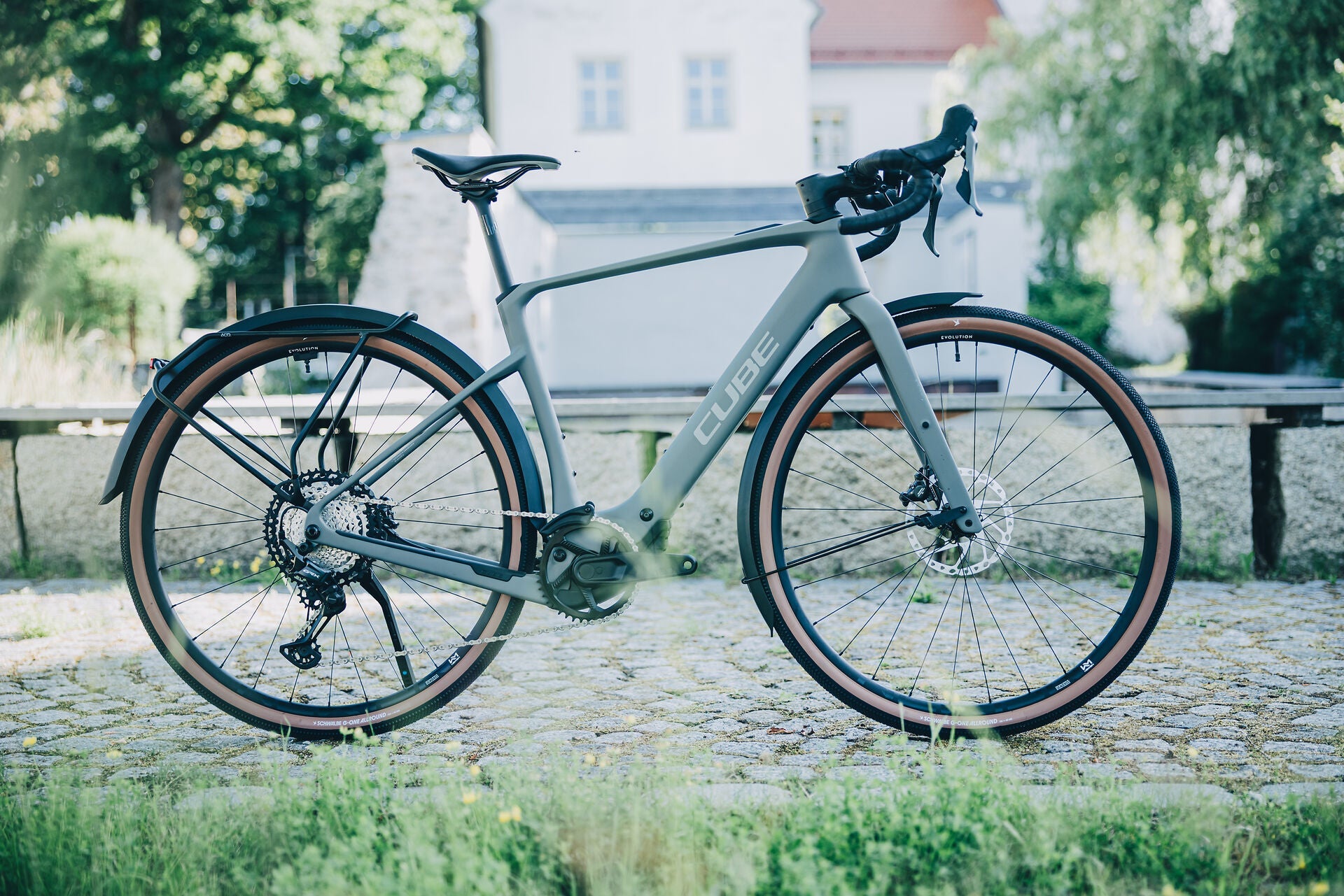 Cube Nuroad Hybrid C:62 Race 400X FE oldgrey´n´grey 2027 – E-Gravelbike – Seitenansicht 1