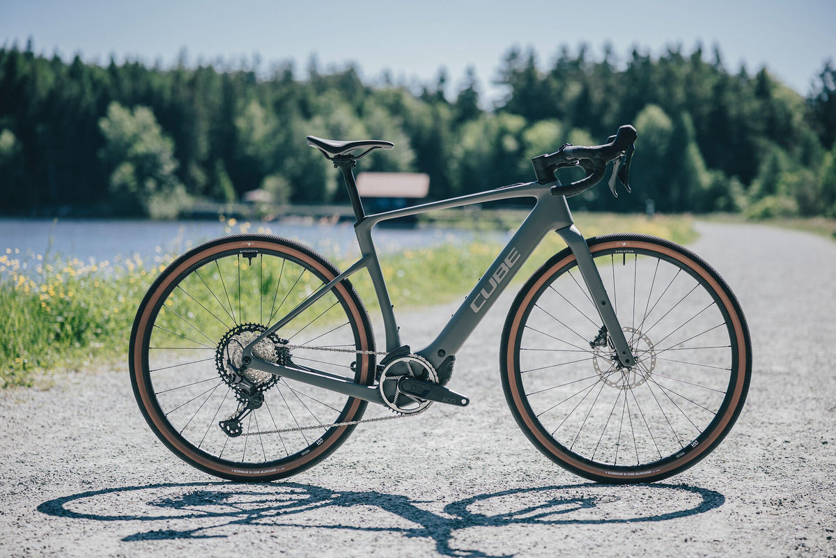 Cube Nuroad Hybrid C:62 Race 400X oldgrey´n´grey 2027 – E-Gravelbike – Seitenansicht 1