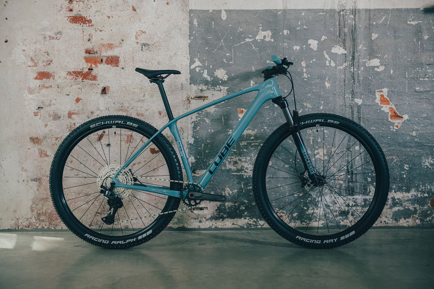 Cube Reaction C:62 ONE surfblue´n´black 2027 – Mountainbike Hardtail – Seitenansicht 1