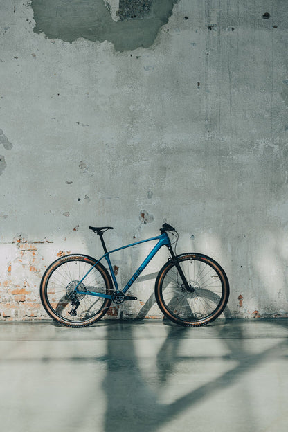 Cube Reaction C:68X SLX mediterreneansea´n´prizm 2027 – Mountainbike Hardtail – Seitenansicht 2