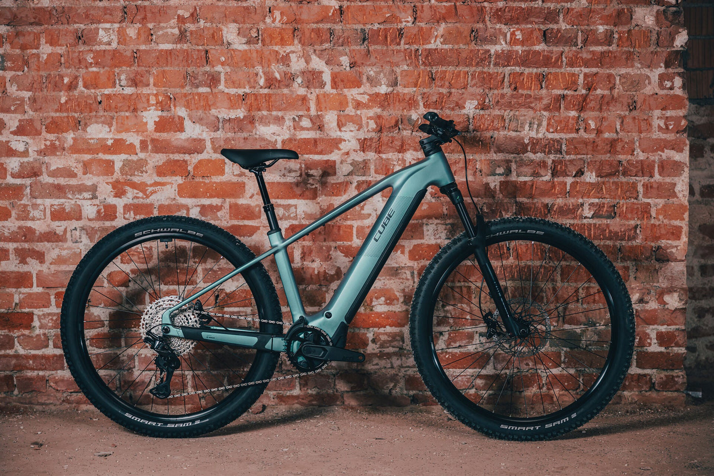 Cube Reaction Hybrid Pro 800 polarlight´n´black 2027 – E-Mountainbike Hardtail – Seitenansicht 1