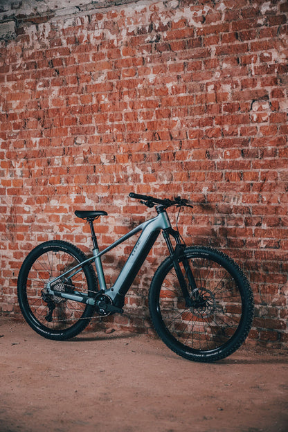 Cube Reaction Hybrid Pro 800 polarlight´n´black 2027 – E-Mountainbike Hardtail – Seitenansicht 3