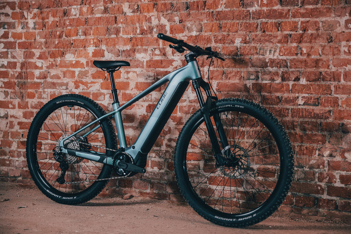 Cube Reaction Hybrid Pro 800 polarlight´n´black 2027 – E-Mountainbike Hardtail – Seitenansicht 4