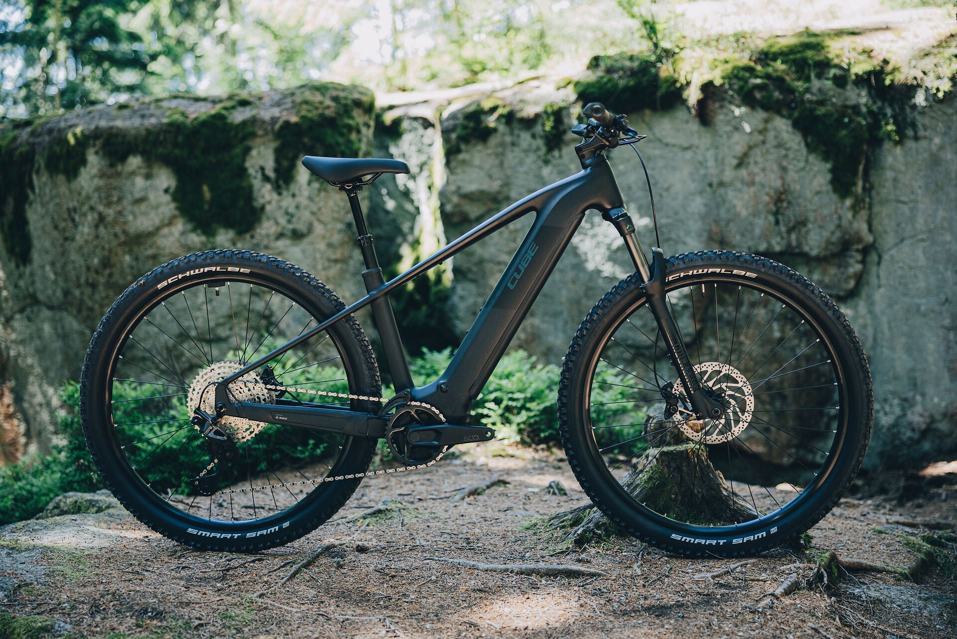 Cube Reaction Hybrid Pro 800 silverdust´n´prism 2027 – E-Mountainbike Hardtail – Seitenansicht 1