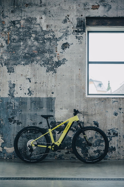 Cube Reaction Hybrid Race 800 bananasplit´n´black 2027 – E-Mountainbike Hardtail – Seitenansicht 2
