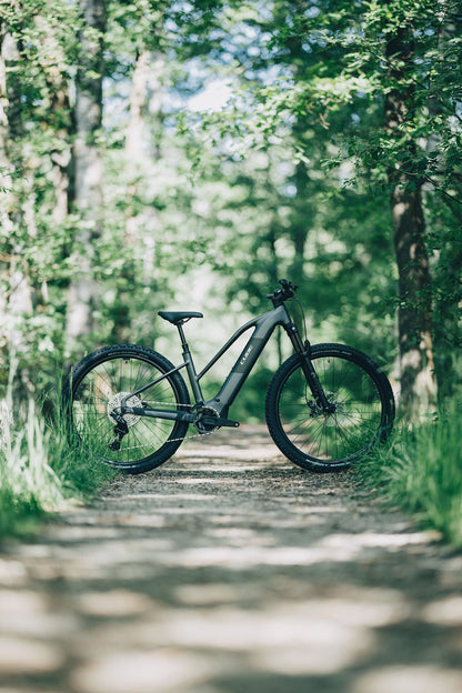Cube Reaction Hybrid Race 800 slabgrey´n´chrome 2027 – E-Mountainbike Hardtail – Seitenansicht 1