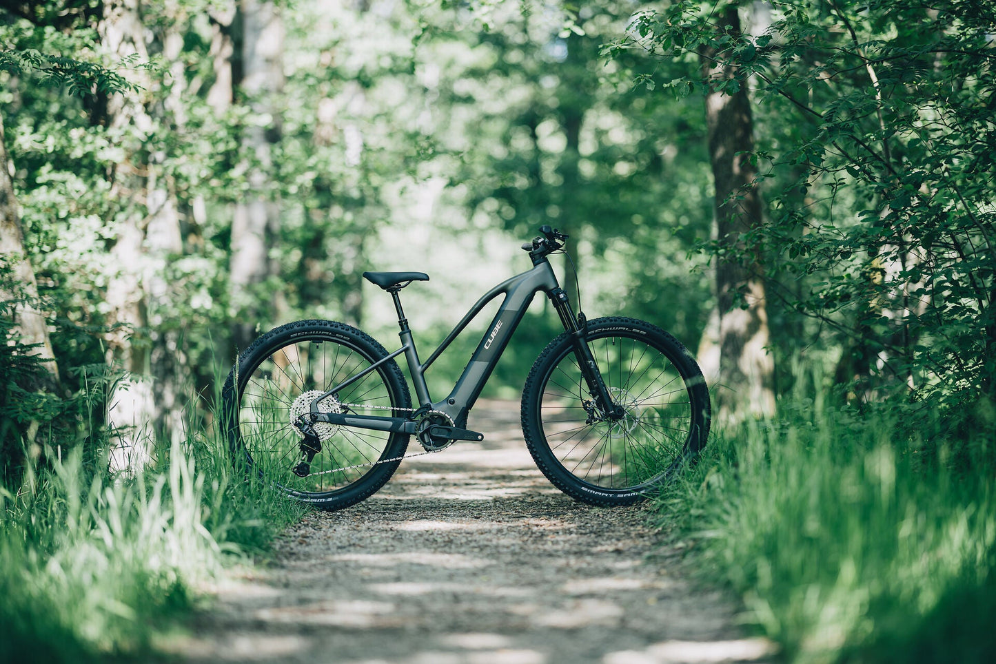 Cube Reaction Hybrid Race 800 slabgrey´n´chrome 2027 – E-Mountainbike Hardtail – Seitenansicht 2