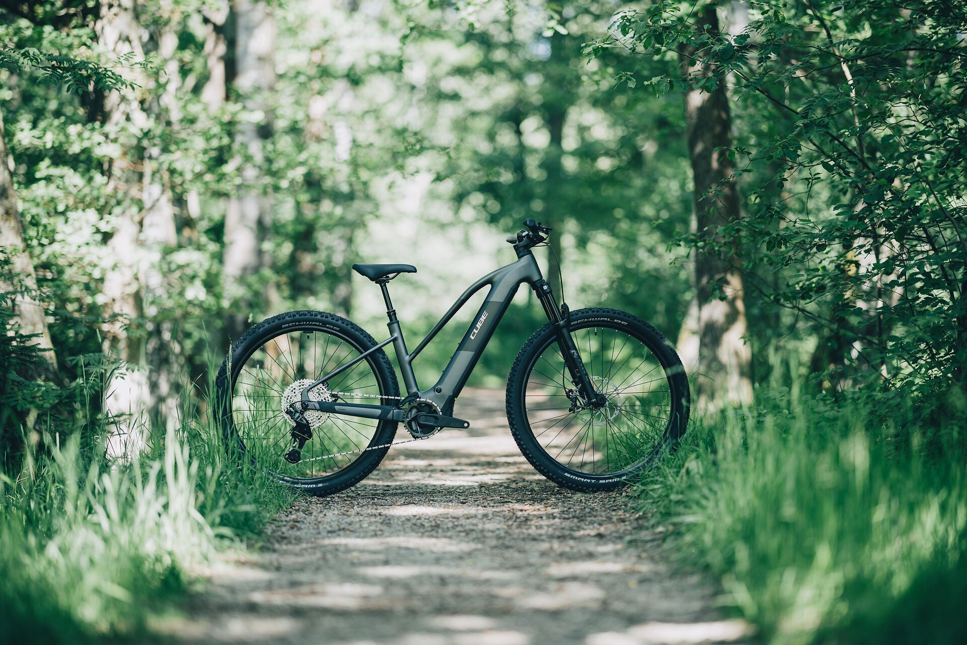 Cube Reaction Hybrid Race 800 slabgrey´n´chrome 2027 – E-Mountainbike Hardtail – Seitenansicht 2