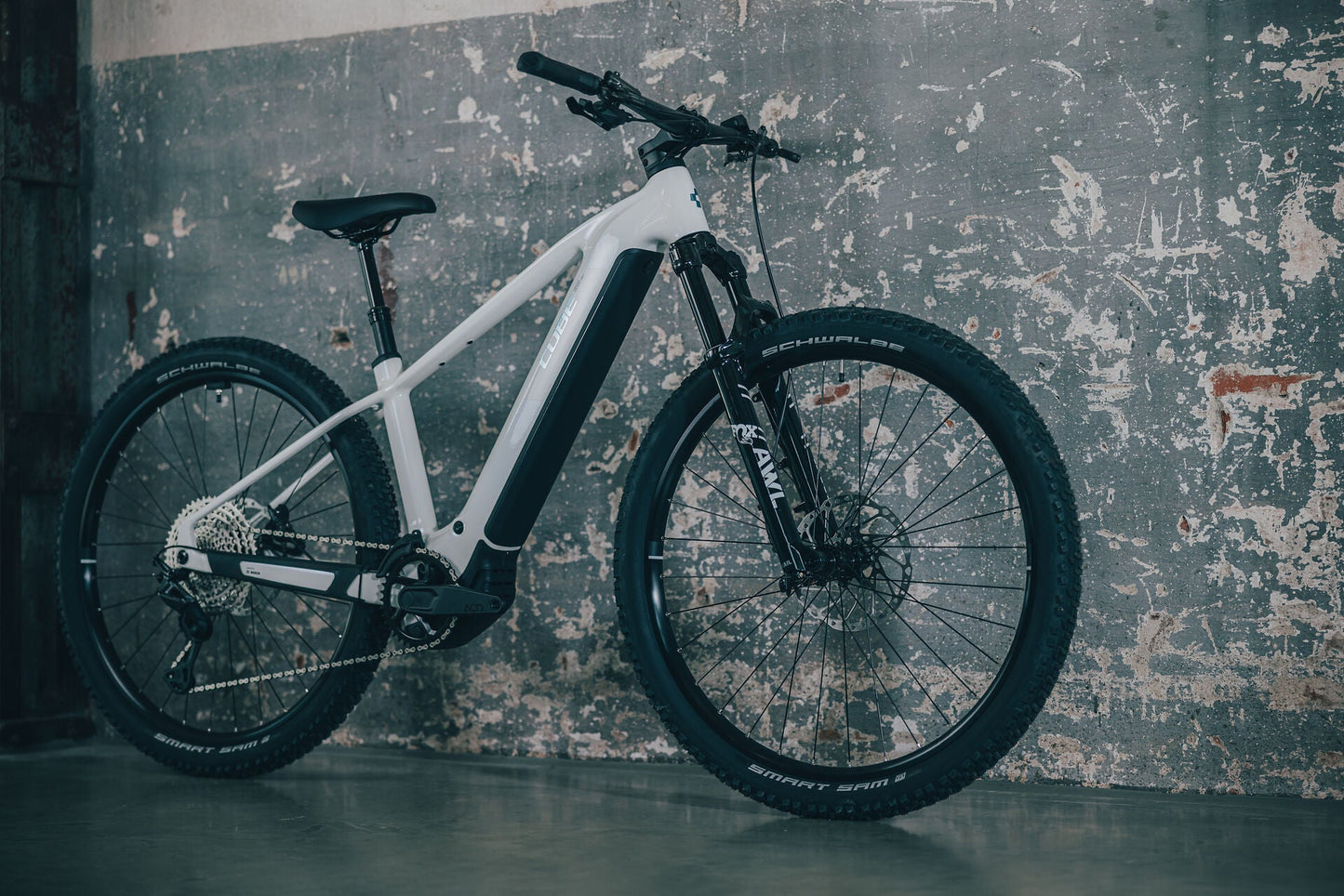 Cube Reaction Hybrid Race 800 snow´n´black 2027 – E-Mountainbike Hardtail – Seitenansicht 3