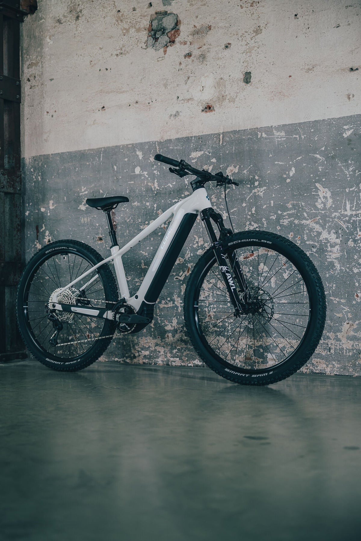 Cube Reaction Hybrid Race 800 snow´n´black 2027 – E-Mountainbike Hardtail – Seitenansicht 4