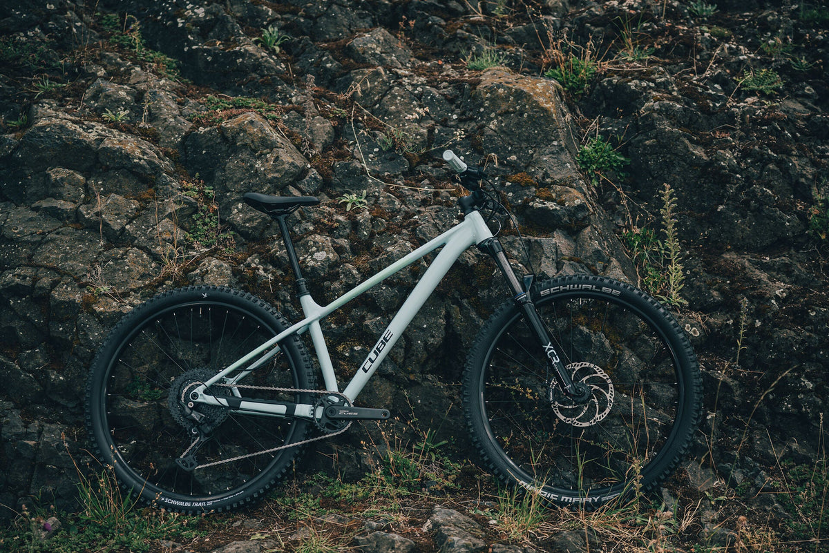 Cube Reaction TM ONE kolibri´n´black 2027 – Mountainbike Hardtail – Seitenansicht 1