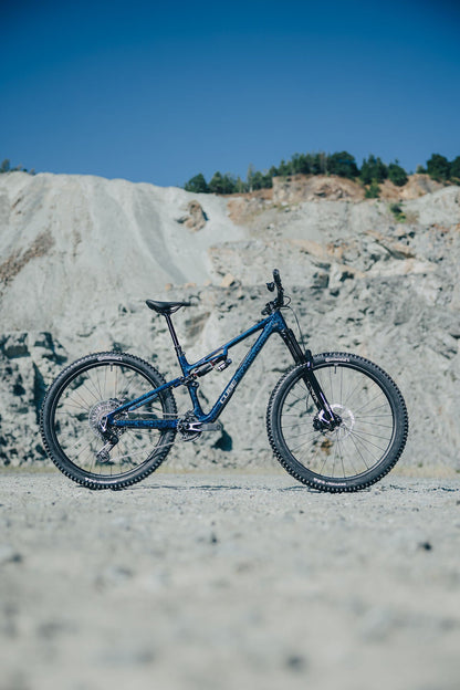 Cube Stereo C:62 Super TM splintercobalt´n´chrome 2027 – Mountainbike Fully – Seitenansicht 2