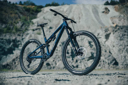 Cube Stereo C:62 Super TM splintercobalt´n´chrome 2027 – Mountainbike Fully – Seitenansicht 4