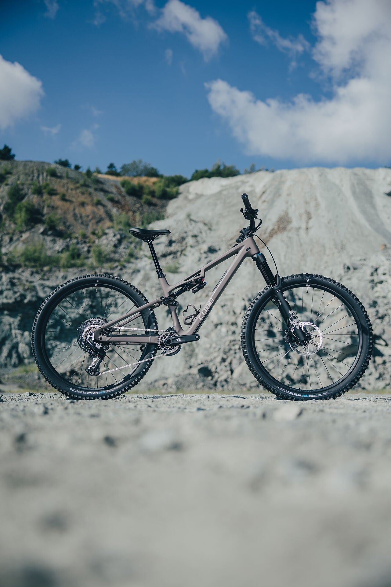 Cube Stereo HPC TM cedar´n´grey 2027 – Mountainbike Fully – Seitenansicht 2
