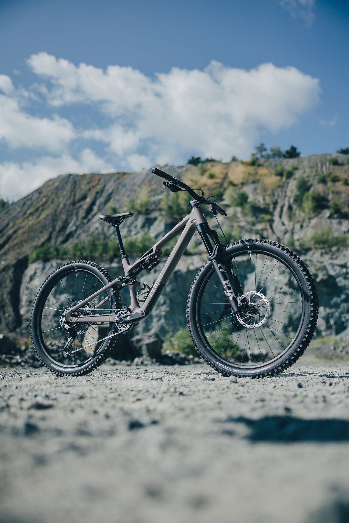 Cube Stereo HPC TM cedar´n´grey 2027 – Mountainbike Fully – Seitenansicht 3