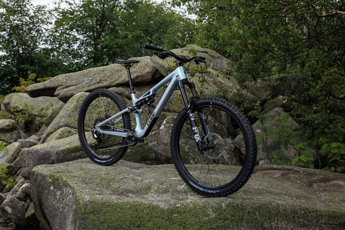 Cube Stereo HPC TM greenfusion´n´black 2027 – Mountainbike Fully – Seitenansicht 1