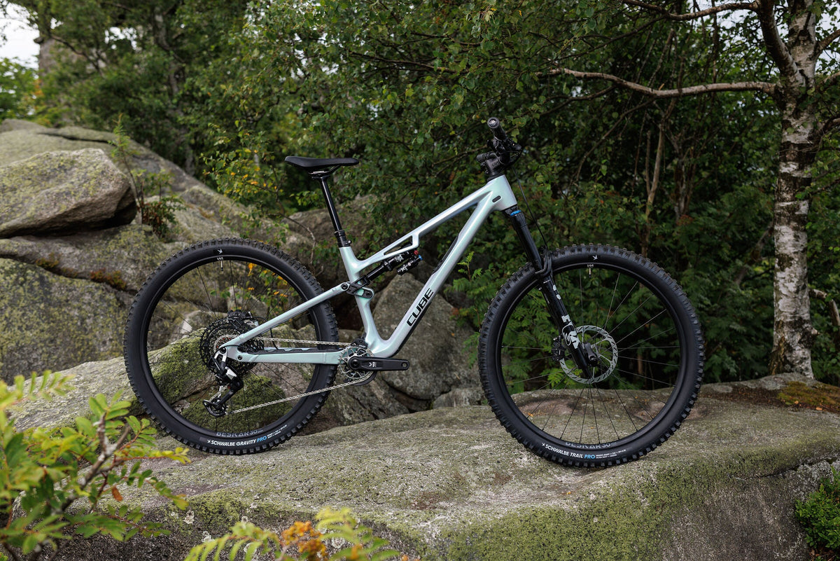 Cube Stereo HPC TM greenfusion´n´black 2027 – Mountainbike Fully – Seitenansicht 3