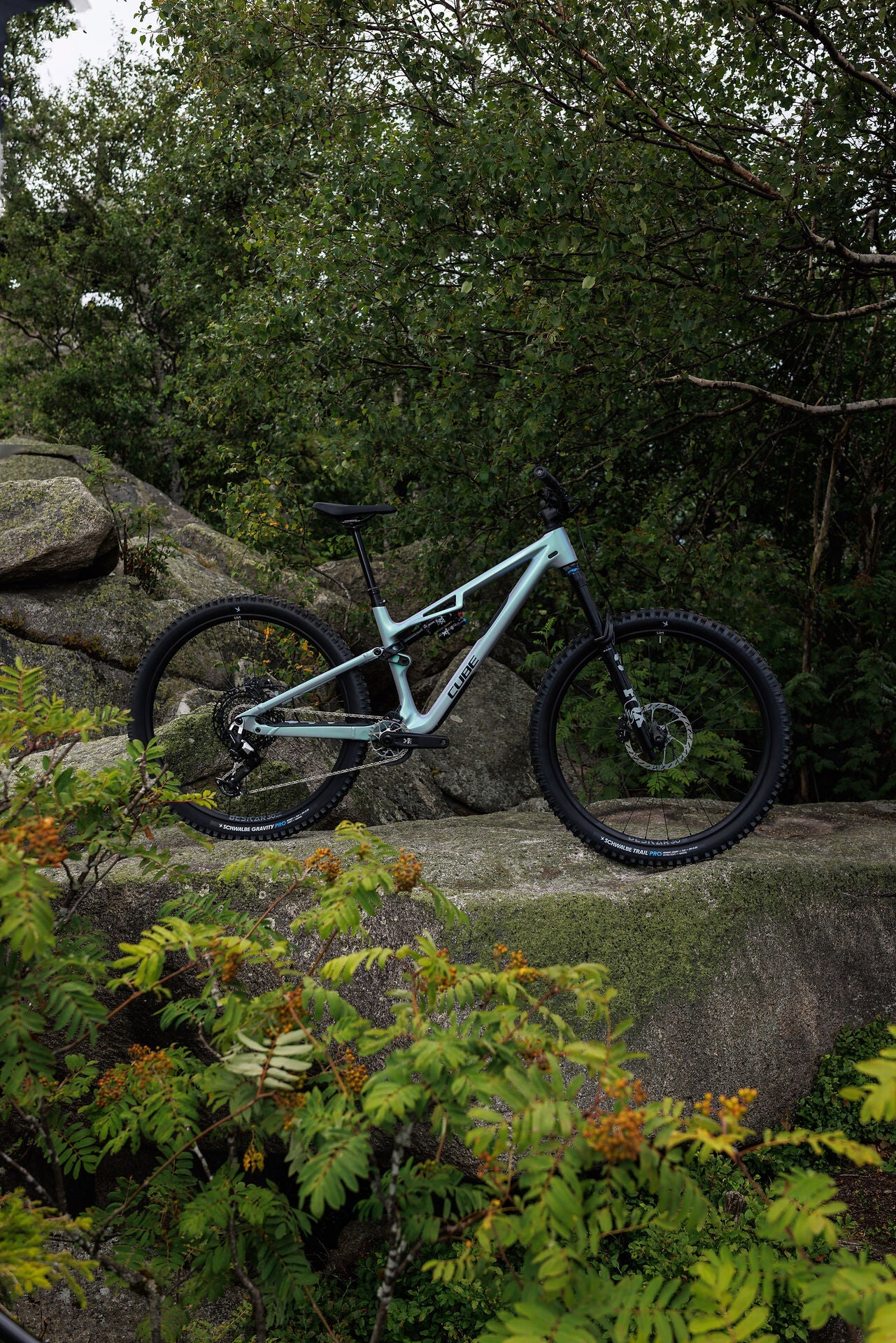 Cube Stereo HPC TM greenfusion´n´black 2027 – Mountainbike Fully – Seitenansicht 4