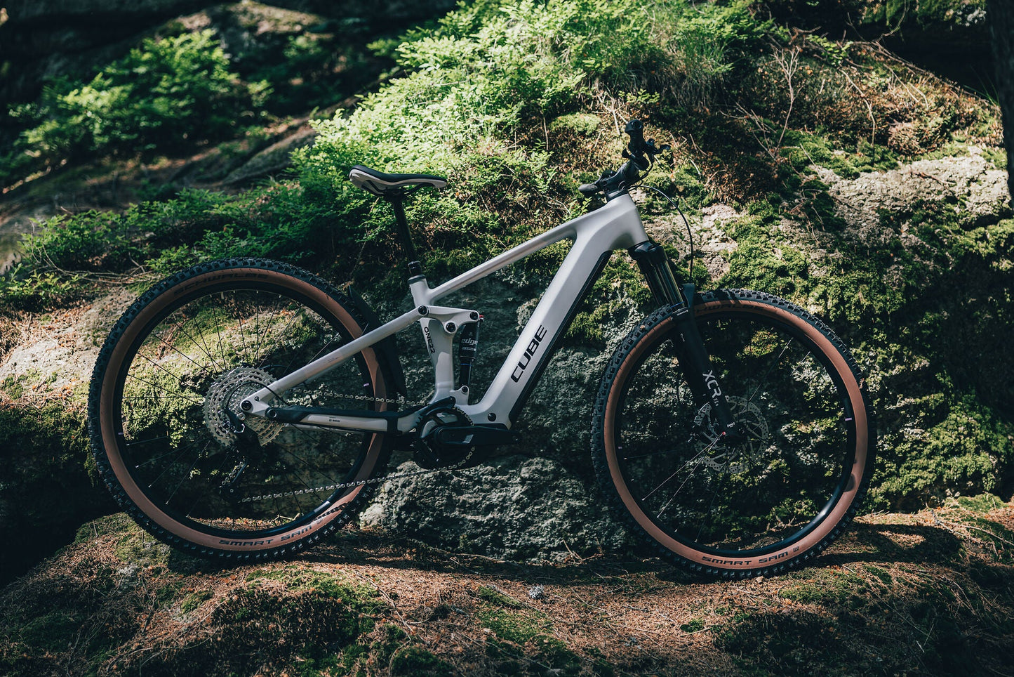 Cube Stereo Hybrid ONE22 Pro 800 foggrey´n´sparklerose 2027 – E-Mountainbike Fully – Seitenansicht 1