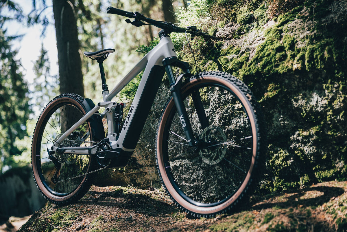 Cube Stereo Hybrid ONE22 Pro 800 foggrey´n´sparklerose 2027 – E-Mountainbike Fully – Seitenansicht 3