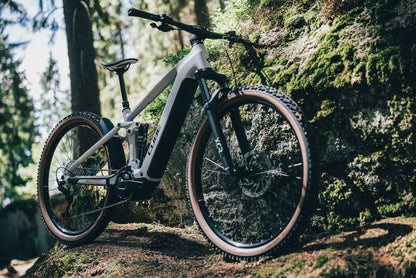 Cube Stereo Hybrid ONE22 Pro 800 foggrey´n´sparklerose 2027 – E-Mountainbike Fully – Seitenansicht 3