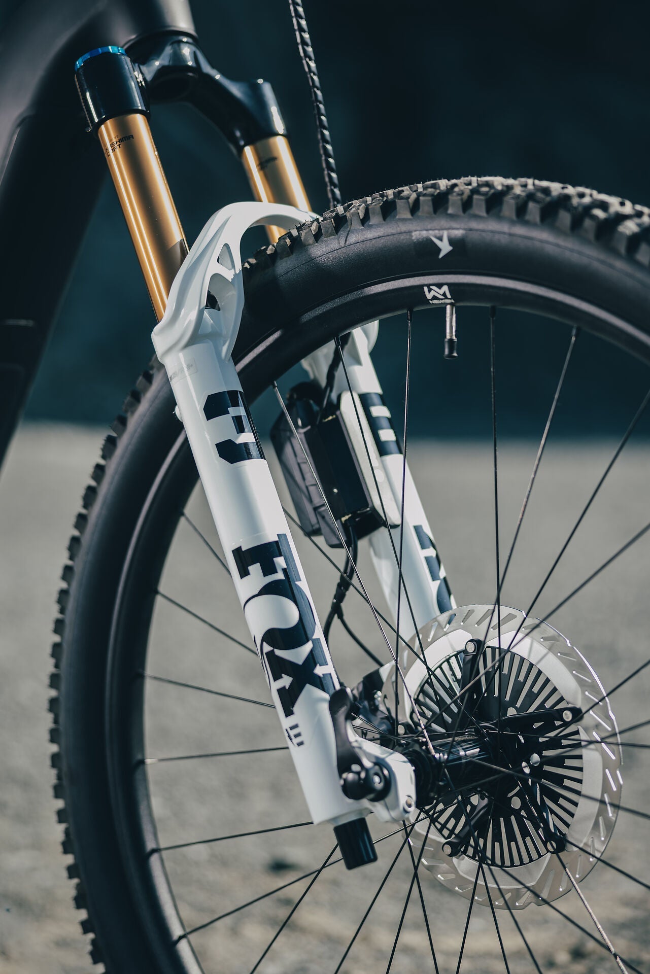 Cube Stereo Hybrid ONE44 HPC AT 800 carbon´n´white 2027 – E-Mountainbike Fully – Detailansicht 2