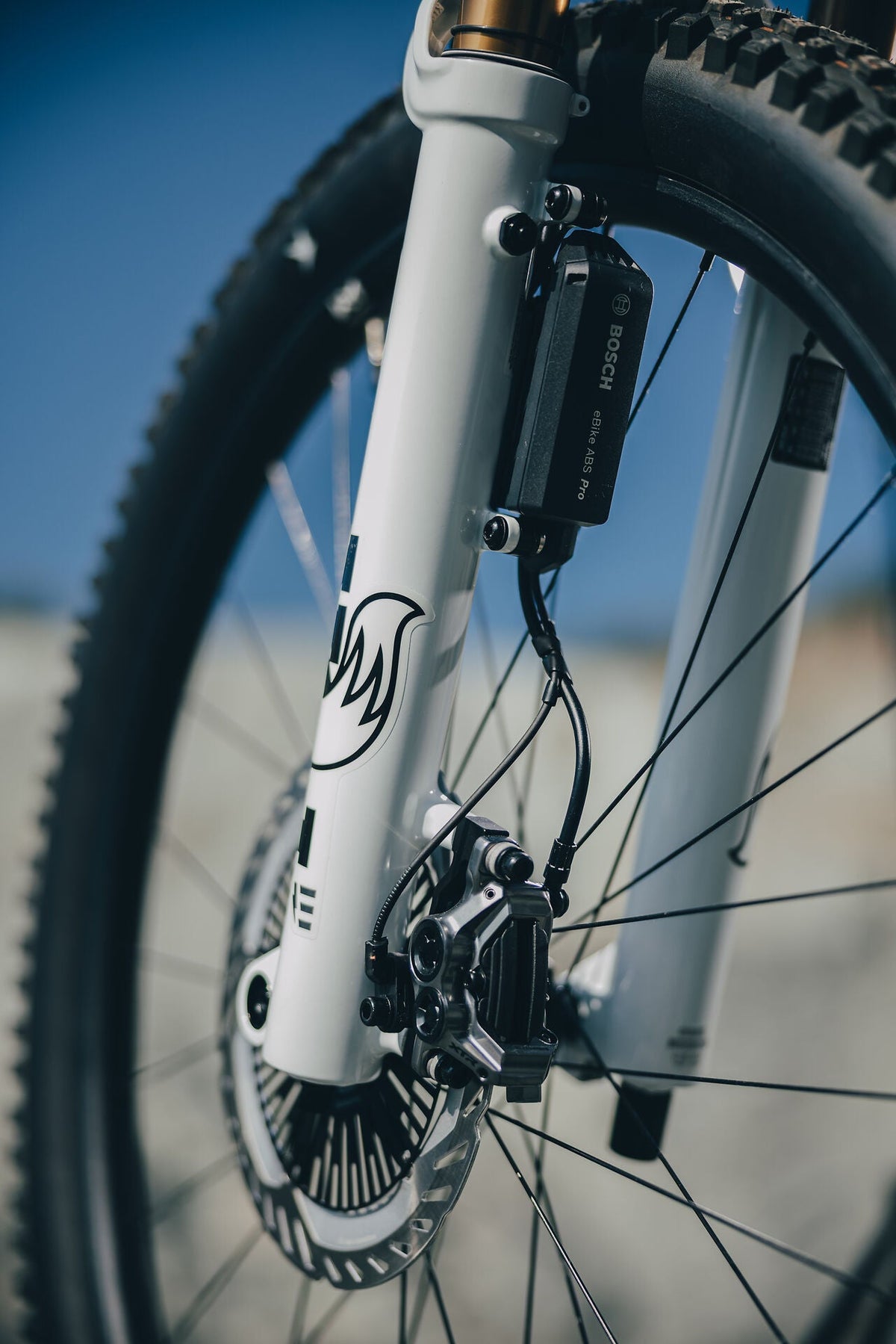 Cube Stereo Hybrid ONE44 HPC AT 800 carbon´n´white 2027 – E-Mountainbike Fully – Detailansicht 10