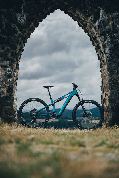Cube Stereo Hybrid ONE44 HPC EXC 800 nebula´n´blue 2027 – E-Mountainbike Fully – Seitenansicht 1