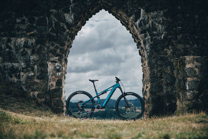 Cube Stereo Hybrid ONE44 HPC EXC 800 nebula´n´blue 2027 – E-Mountainbike Fully – Seitenansicht 2
