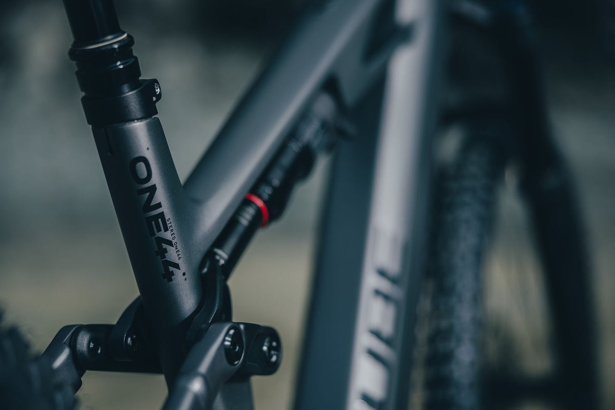 Cube Stereo Hybrid ONE44 HPC EXC 800 slabgrey´n´black 2027 – E-Mountainbike Fully – Detailansicht 8