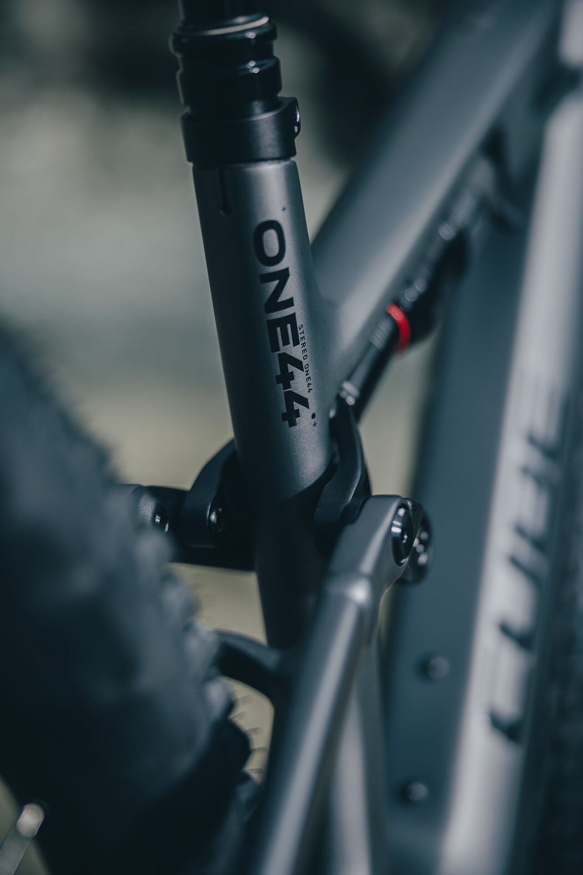 Cube Stereo Hybrid ONE44 HPC EXC 800 slabgrey´n´black 2027 – E-Mountainbike Fully – Detailansicht 9
