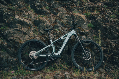 Cube Stereo Hybrid ONE44 HPC Pro 800 pearlaqua´n´black 2027 – E-Mountainbike Fully – Seitenansicht 1