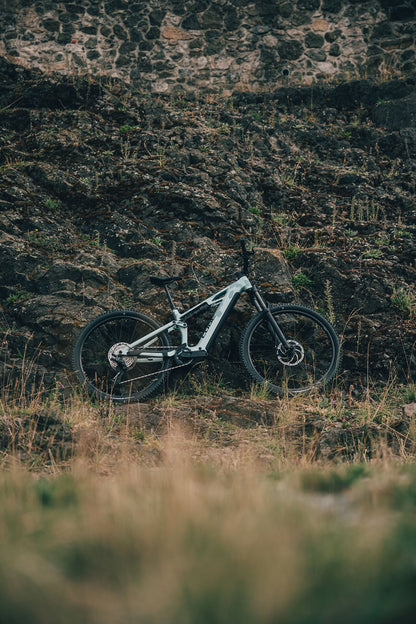 Cube Stereo Hybrid ONE44 HPC Pro 800 pearlaqua´n´black 2027 – E-Mountainbike Fully – Seitenansicht 2