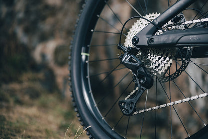 Cube Stereo Hybrid ONE44 HPC Race 800 coal´n´green 2027 – E-Mountainbike Fully – Detailansicht 3